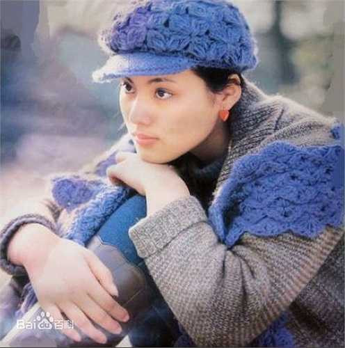 Nhạc Vận năm đó mới 17 tuổi và suy nghĩ còn non nớt, ấu trĩ. Khi quen với người đàn ông hơn cô gần 30 tuổi, một ngôi sao nổi tiếng xứ cảng thơm như La Liệt (Loh Lieh). 