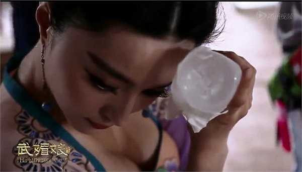 Cảnh khoe ngực nóng bỏng của Phạm Băng Băng đã bị cắt trong phim.