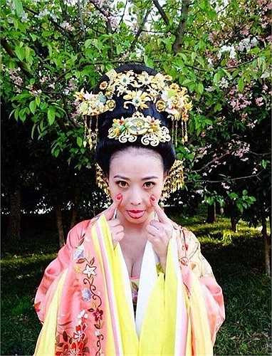 Với sự chuẩn bị 7 năm trời cho cả bộ phim, phục trang của 'Võ Mị Nương truyền kỳ' công phu đến mức bất cứ người xem nào cũng trầm trồ thán phục.