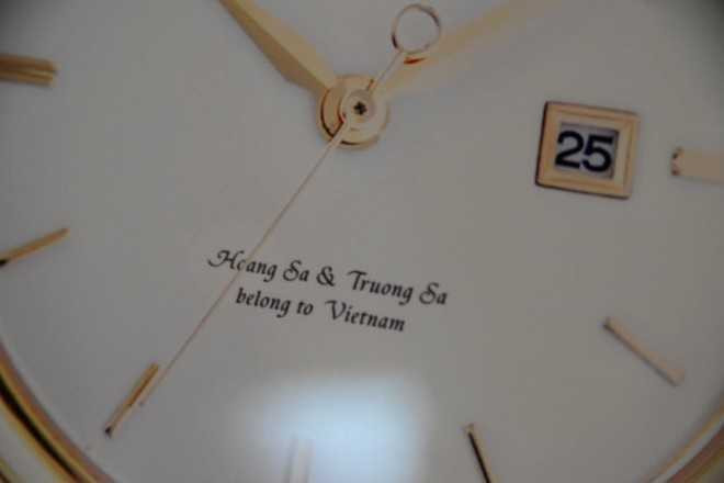 Thụy Sĩ sản xuất đồng hồ phiên bản Hoàng Sa, Trường Sa