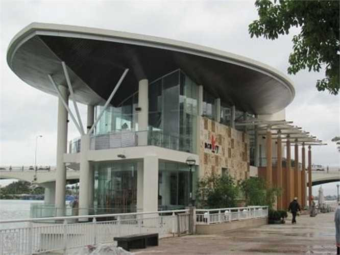 Không chỉ thành công ở nước ngoài, tại Việt Nam, MC Nguyễn Cao Kỳ Duyên mở nhà hàng Memory Lounge hiện đại, sang trọng ở Đà Nẵng. Đây là một trong số những nhà hàng mà Kỳ Duyên đã dành rất nhiều tâm huyết để đầu tư và quản lý.