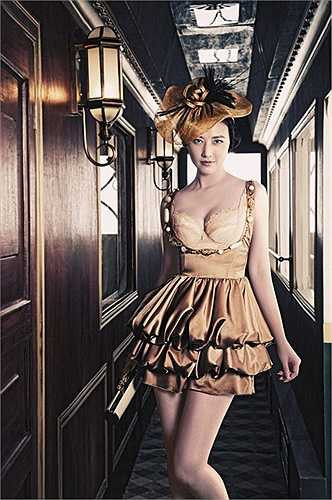 Một chiếc váy xòe siêu ngắn của người đẹp TVB U50.