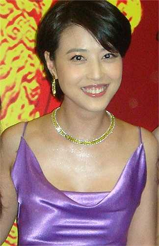 Khi xuất hiện tại các sự kiện, Châu Hải My thường chọn đầm dạ hội quyến rũ với cổ xẻ sâu, khoe vòng 1 tuyệt đẹp.