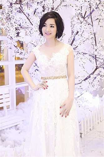 Ở Giáng Mi luôn toát lên một vẻ kiêu sa lộng lẫy