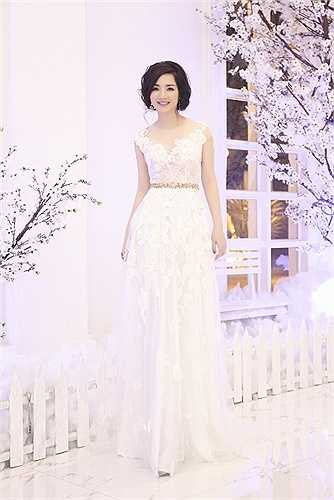 Nếu không biết, ít ai có thể đoán được tuổi của hoa hậu Đền Hùng