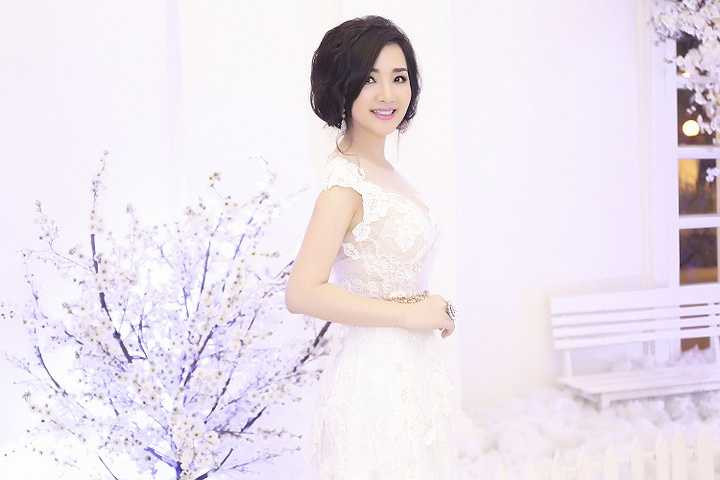 Cô cũng được biết đến như một doanh nhân thành đạt và giàu lòng nhân ái.