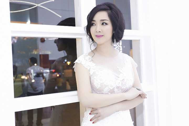 Cô thường có những chuyến đi thăm và động viên con gái đang học tập tại Mỹ.