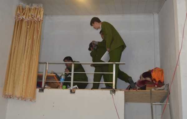 Hai thi thể với hàng chục nhát dao trên người: Hai người tự hạ sát nhau?