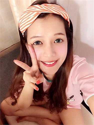 Để sở hữu nhan sắc như hiện tại, Minh Yến đã tiến hành các phẫu thuật làm mắt to, xử lý hàm hô trên dưới, gọt hàm hai bên và nâng mũi theo cấu trúc S-line trong 6 tháng.