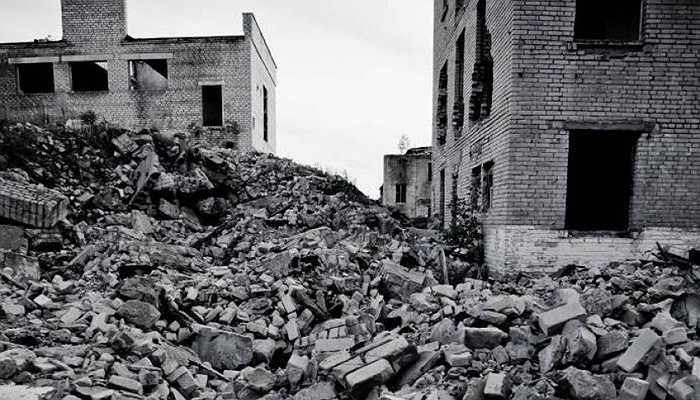 Haiyuan, Trung Quốc, 1920. Con số người chết tại vụ động đất xảy ra sau 12 năm sau thảm họa Mesina ở châu Âu lên tới 230.000 người. Tâm chấn đo được là 7,8 độ rich-te. Nó đã làm sụp đổ hầu hết các nhà cửa tại thành phố này cũng như các khu vực xung quanh. Theo những thống kế gần đây, trận động đất tại Haiyuan là trận động đất lớn nhất Trung Quốc trong thế kỷ 20.