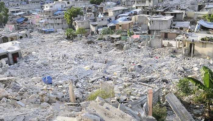 Haiti, 2010. Một trong những vụ động đất lớn nhất đã xảy ra trong thế kỷ 21. Có rất nhiều tranh cãi về số lượng thương vong và đến nay các nhà khoa học chỉ có thể đưa ra con số trong khoảng từ 160.000-300.000 người. 