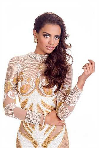 Một bí mật về Rathi Menon mà hiếm ai biết là cô từng làm tiếp viên hàng không và có cơ hội ngôi vào buồng lái của chiếc máy bay Boeing 337.