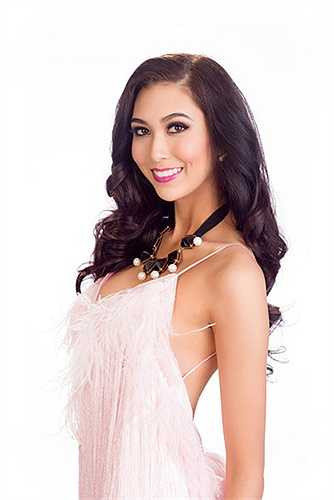 Do được sinh và lớn lên tại Los Angeles, nên cô gái 20 tuổi này có phát âm tiếng Anh đặc trưng của Mỹ. Theo 24h