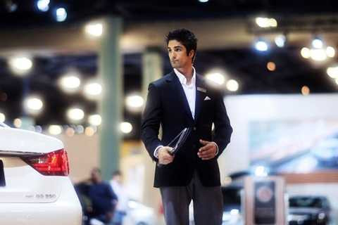 'Chân dài' hiểu biết về xe có thể kiếm 1.000 USD mỗi ngày