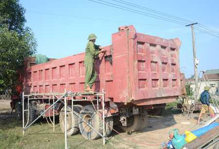 Chủ tịch tỉnh xuống đường, xe quá tải 'mất hút'