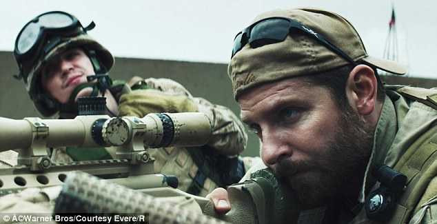 Chris Kyle trong bộ phim Tay bắn tỉa Mỹ