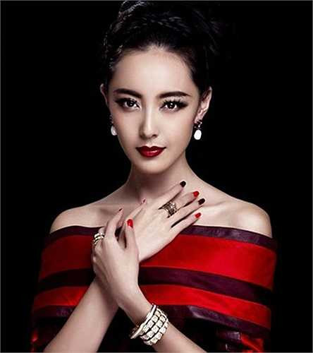 Sau đó góp mặt trong các phim truyền hình như Tiểu ba ba hay mới đây nhất là Bên nhau trọn đời vai mẫu nữ Tiêu Tiêu.