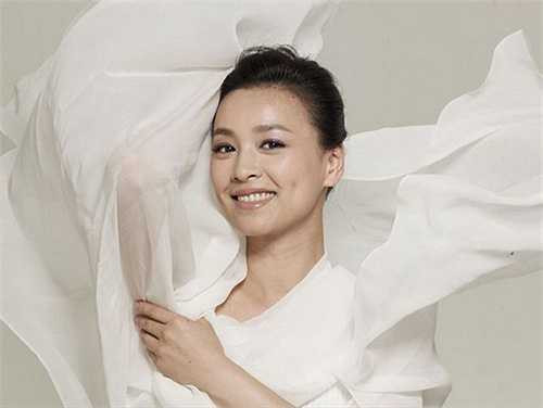 Vai diễn này thực sự khiến người hâm mộ khó có thể tìm được mối liên hệ nào giữa một hình tượng mỹ nhân với cặp má lúm với một siêu nữ ác nhân trên phim của Trương Đình.