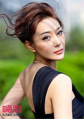 Trương Hinh Dư từng diễn qua các mỹ nhân cổ trang nổi tiếng như Đát Kỷ, Lý Mạc Sầu đều là những hình tượng ác nữ và gây ấn tượng sâu sắc với người hâm mộ