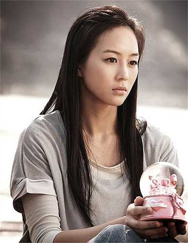 Dù bề ngoài như hai chị em thân thiết với Võ Mỵ Nương nhưng vì cùng yêu một người đàn ông khiến Từ Huệ trở thành kẻ phản trắc. Ngoài đời, Quân Ninh và Băng Băng thường quấn quýt thân tình không rời.