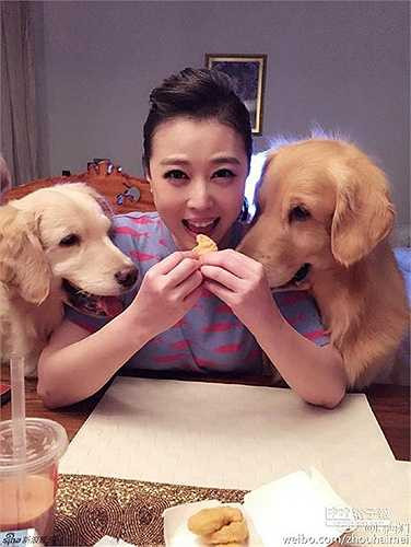 Trong Võ Mỵ Nương truyền kỳ, vai diễn của Chu Hải Mỵ có nhiều phân cảnh chung với Võ Mỵ Nương của Phạm Băng Băng và Lý Thế Dân của Trương Phong Nghị. Dù tuổi tác lớn hơn hẳn đàn em Băng Băng, nhưng nhan sắc của Chu Hải Mỵ tỏ ra không hề thua kém.