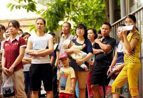 Thiếu vắc xin dịch vụ: Bắt buộc tiêm kèm vắc xin cúm?