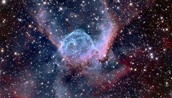 9/1: Sao chổi Thor nằm cách Trái đất tới 15.000 năm ánh sáng ở chòm sao Canis Major. Phần bên trong của ngôi sao này chứa một ngôi sao phát sáng với hình thù khá đặc biệt