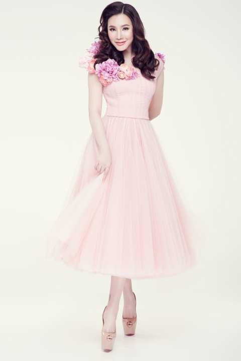 Sau 3 năm kể từ thành công của liveshow Sắc màu Hồ Quỳnh Hương diễn ra tại TP.HCM và Hà Nội, Hồ Quỳnh Hương sắp quay trở lại với một chương trình riêng mới. 