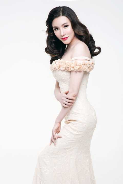 Tất cả sẽ được làm mới thêm một lần nữa bởi Hồ Quỳnh Hương và ê kíp dàn dựng chương trình như một món quà ý nghĩa gửi tặng cho các bà, các mẹ, các chị em gái trong ngày Quốc tế phụ nữ 8/3. 