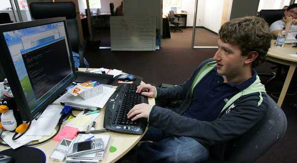 Zuckerberg lại đưa ra hẳn một cam kết rằng luôn sẵn sàng để gặp gỡ và giao tiếp một cách hiệu quả và thường xuyên với nhân viên của mình