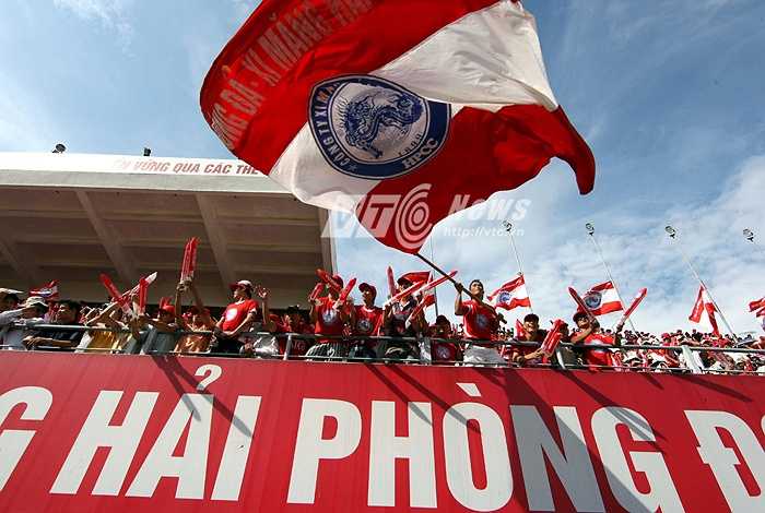 Đây là không khí ở Lạch Tray khi Hải Phòng tiếp SHB Đà Nẵng tại V-League 2009. (Ảnh: Quang Minh)