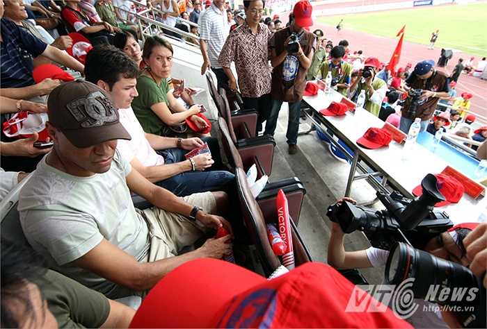 Anh chưa đủ thể lực để xuống sân thi đấu. (Ảnh: Quang Minh)