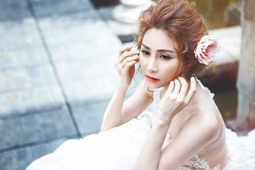 Ngày 9/2, Ngân Khánh sẽ chính thức lên xe hoa, tuy nhiên mới đây cô phát biểu vẫn sẽ tham gia nghệ thuật chứ không phải giải nghệ như tin đồn.