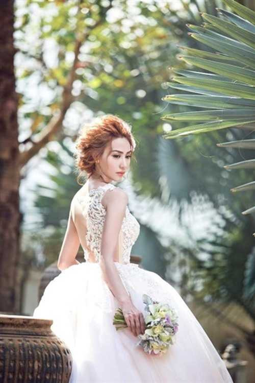 Ngày 9/2, Ngân Khánh sẽ chính thức lên xe hoa, tuy nhiên mới đây cô phát biểu vẫn sẽ tham gia nghệ thuật chứ không phải giải nghệ như tin đồn.