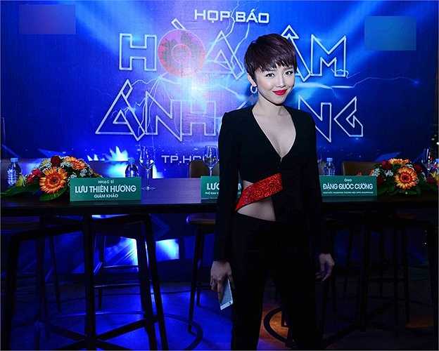 Cô luôn thu hút mọi sự chú ý của khán giả khi xuất hiện trước công chúng