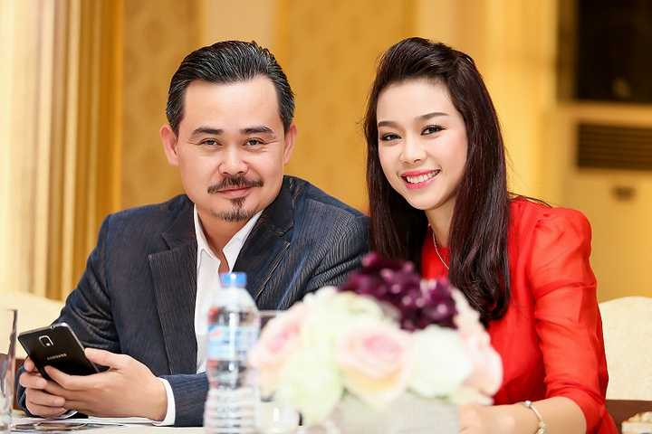 Nội dung phim xoay quanh chiếc bình cổ bị một đại họa sỹ nghiệp dư (Chiến Thắng) và quân sư mù nhưng có biệt tài ngửi (Quốc Anh) truy lùng. 