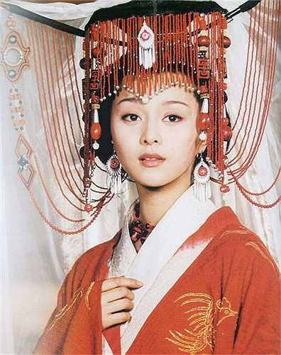 Năm 2001, Phạm Băng Băng vào cung với danh phận A Nhược - nàng công chúa nước Tề trong bộ phim Đại đế Tần Thủy Hoàng. Tuy làm phi của Tần vương Doanh Chính nhưng A Nhược lại phải lòng Doanh Dị Nhân - người anh cùng cha khác mẹ của Doanh Chính.