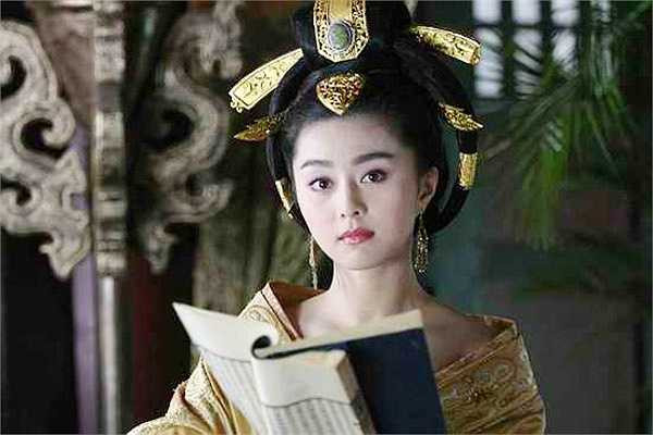 Năm 2004, Phạm Băng Băng hóa thân thành Dương Quý Phi - một trong tứ đại mỹ nhân của lịch sử Trung Hoa trong bộ phim Đại Đường phù dung viên.