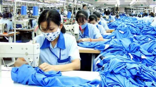 với dự báo giá dầu thế giới trong năm 2015 giảm 33% và giả định giá xăng dầu trong nước giảm tương ứng thì giá thành sản phẩm sản xuất trong nước sẽ giảm 3%