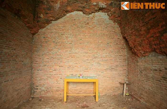 Theo các nghiên cứu, tháp được xây dựng vào khoảng thế kỷ 11 trong thời kỳ chuyển tiếp giữa phong cách Mỹ Sơn A1 và phong cách Bình Định nhưng đậm nét phong cách Bình Định nhiều hơn.