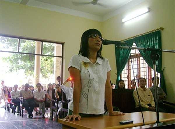 Theo chia sẻ của blogger trên trang cá nhân, liveshow không thành công như mong đợi, thậm chí bảo vệ đã phải mở rộng cửa cho khán giả vào miễn phí vì mưa quá to, khán giả thưa thớt. Còn phía Phương Thanh cho rằng đây không phải sự thật. Nhưng cuối cùng Phương Thanh đã không thắng kiện và blogger này được trắng án.