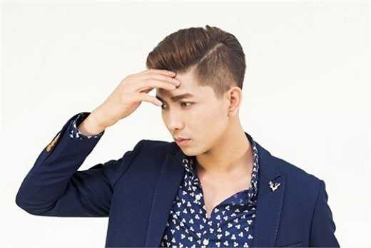 Tim bị đòi bồi thường 10 tỷ đồng: Khi tên tuổi đang lên, Tim bất ngờ đơn phương chấm dứt hợp đồng ca sĩ độc quyền với Thiên Thi vào đầu năm 2009. Phía công ty Thiên Thi cho rằng Tim phá vỡ hợp đồng vì ghen tị với thành công của Minh Hằng khiến họ bị thiệt hại với số tiền lên tới 10 tỷ đồng.