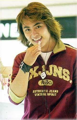 Anh Kiệt phải bồi thường 140 triệu đồng: Từng là thành viên của nhóm F5, sau một thời gian lận đận phát triển sự nghiệp, Anh Kiệt được chọn vào GMC của công ty Nhạc Xanh. Sau khi ra mắt không lâu, nhóm GMC nổi lên như một hiện tượng của làng nhạc Việt với ngoại hình bắt mắt. Anh Kiệt đã trở thành thành viên được chú ý nhất nhóm.