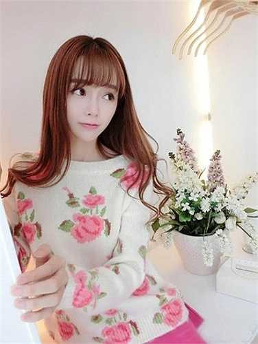 Hán Vũ Gia vừa mới tốt nghiệp Học viện văn học Tô Châu, Trung Quốc. 