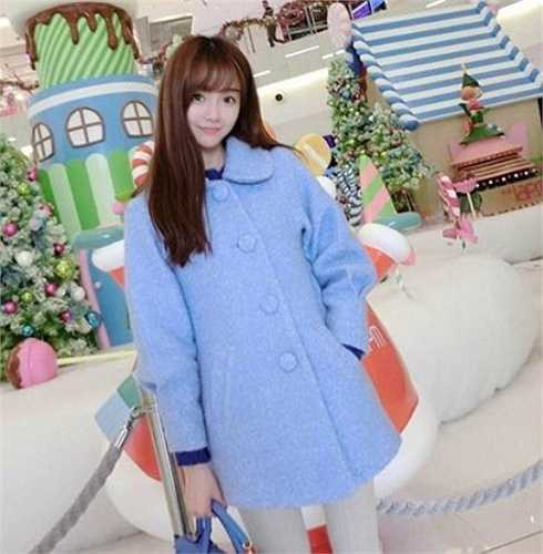 Bằng lợi thế ngoại hình từ khi còn là sinh viên, cô nàng hot girl này đã được một công ty tìm kiếm và phát triển tài năng để mắt và trở thành ngôi sao. 