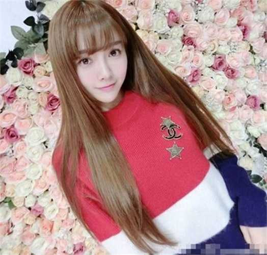 Vũ Gia tham gia đóng nhiều quảng cáo và tham gia phim truyền hình nhiều tập 'Yêu hẹn kiếp sau' với vai Tiểu Mộng. 