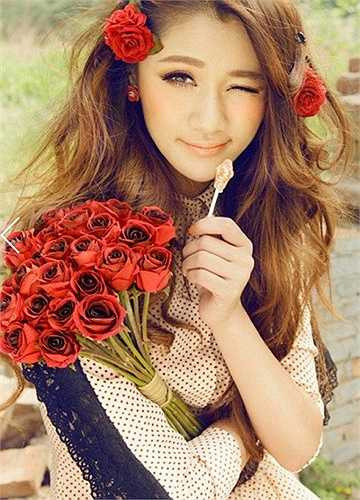 Cư dân mạng Trung Quốc đang xôn xao bàn tán vì nhan sắc xinh đẹp của hoa khôi học viện sân khấu kịch trung ương của Trung Quốc - Vương Hy Nhiên.