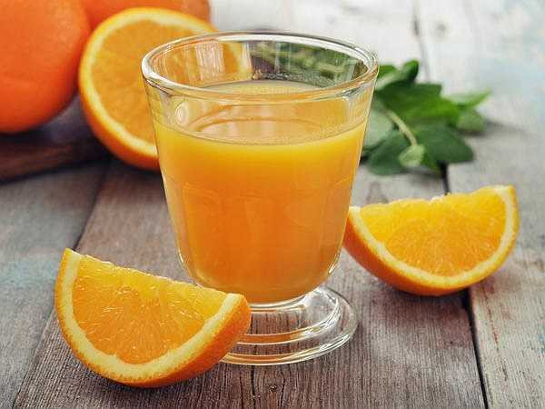 Vitamin C: Vitamin C cần thiết cho cả nam giới và nữa giới. Nó không chỉ giúp ngăn chặn chứng cảm lạnh thông thường mà còn giúp làn da và mái tóc chắc khỏe, cải thiện và làm chậm quá trình lão hóa.