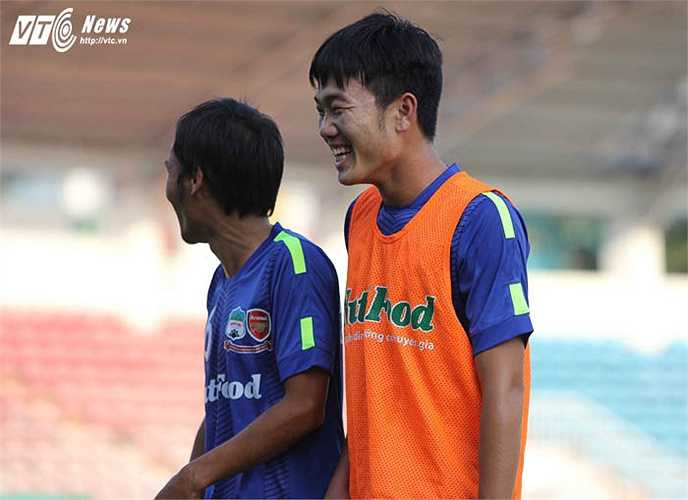 Xuân Trường vui vẻ trước trận đấu. Anh và Tuấn Anh được đánh giá rất cao ở V-League.