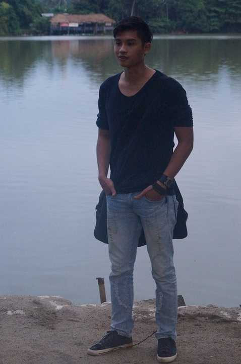 Minh Quân hơi lo lắng khi lần đầu thực hiện công việc lạ lẫm này.